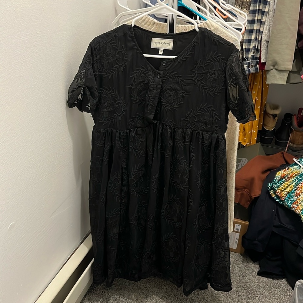 Piper and Scoot XS Black Floral Embroidered Dress